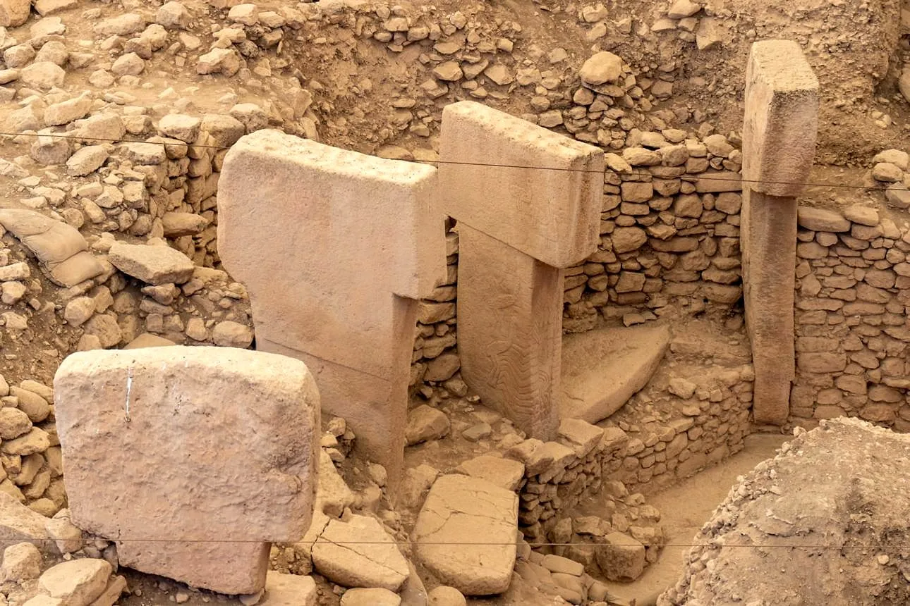Carved T-shaped stone pillars of Göbekli Tepe